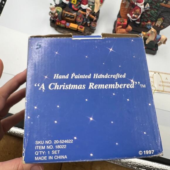 Vintage Christmas Remembered Hand Painted Handcrafted Santa Claus Plates Stand - Picture 5 of 11